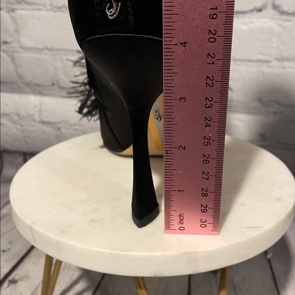 Sam Edelman Black Feathered Heeled Boots Sz 9 - Picture 15 of 16